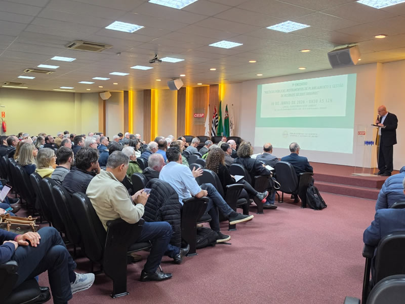 Participantes durante o 3º Encontro Lixo: Oportunidades e Desafios