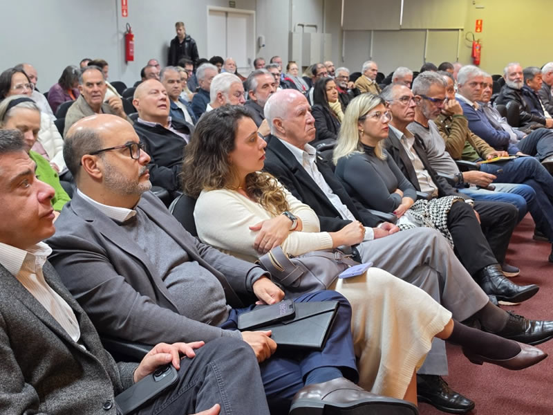 Participantes do encontro sobre resíduos sólidos urbanos